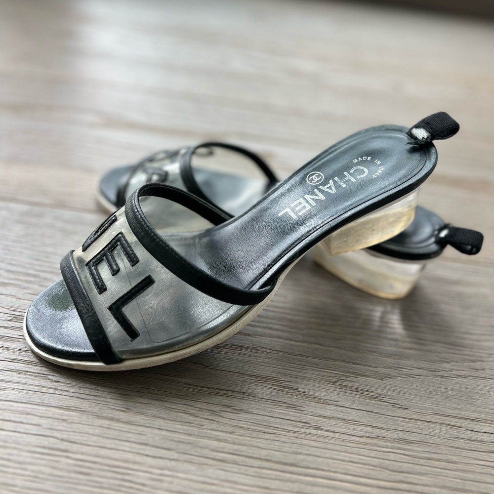 2019 Chanel Interlocking CC Logo Slides - Picture 5 of 15